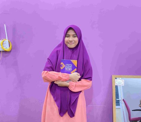 NUSAIBAH PEGANG AL-QUR'AN 1_11zon